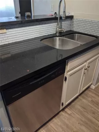 Photo #4: 2178174 Listing