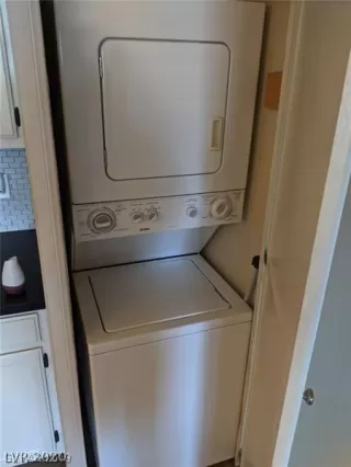 Photo #5: 2178174 Listing