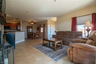 Photo #4: 2178402 Listing