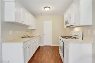 Photo #6: 2178685 Listing