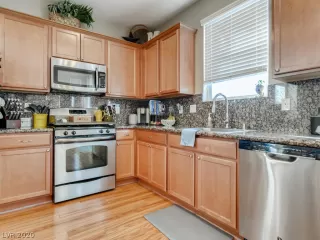 Photo #5: 2178707 Listing