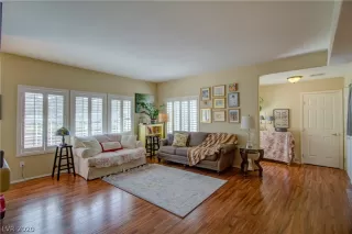 Photo #4: 2178770 Listing