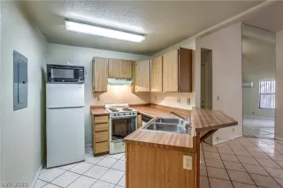 Photo #4: 2178863 Listing