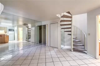 Photo #6: 2178863 Listing