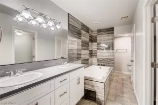 Photo #3: 2178918 Listing