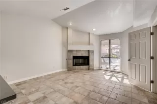 Photo #4: 2178918 Listing