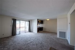 Photo #6: 2178961 Listing