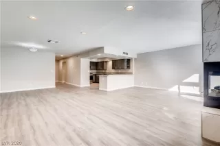 Photo #2: 2179001 Listing