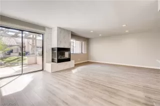 Photo #4: 2179001 Listing