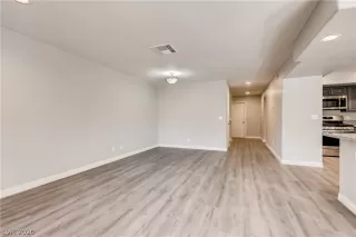 Photo #5: 2179001 Listing