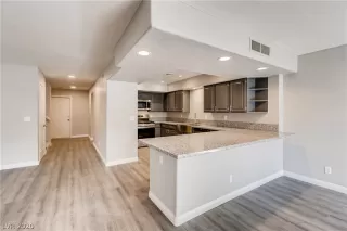 Photo #6: 2179001 Listing