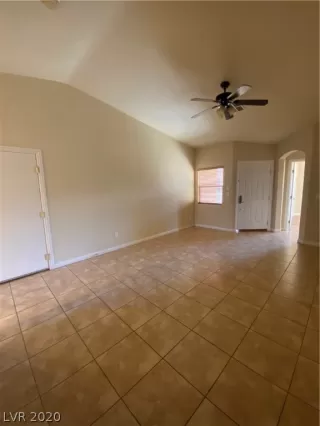 Photo #4: 2179043 Listing