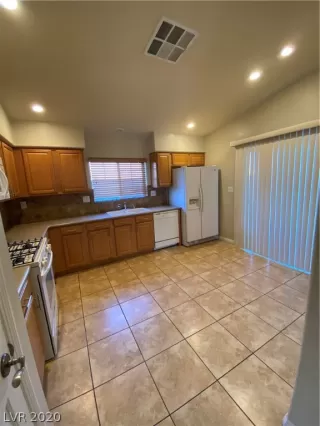 Photo #5: 2179043 Listing