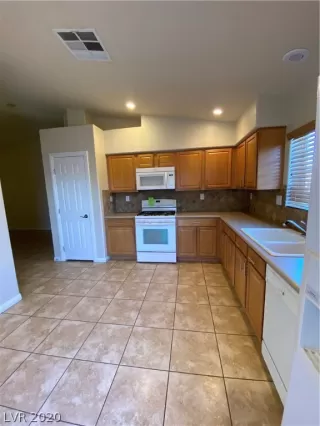 Photo #6: 2179043 Listing