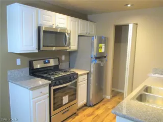 Photo #5: 2179395 Listing