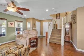 Photo #4: 2179623 Listing