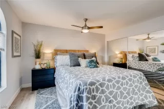 Photo #5: 2179624 Listing