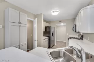 Photo #5: 2179639 Listing