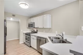 Photo #6: 2179639 Listing