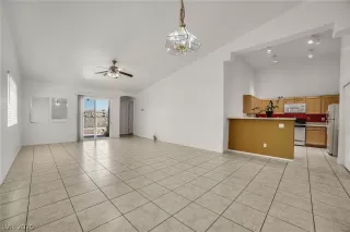 Photo #3: 2179646 Listing