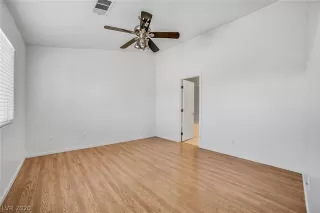 Photo #5: 2179646 Listing