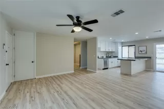 Photo #4: 2179686 Listing