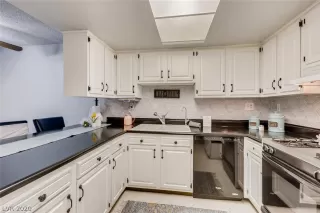 Photo #2: 2179969 Listing