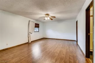 Photo #4: 2179969 Listing