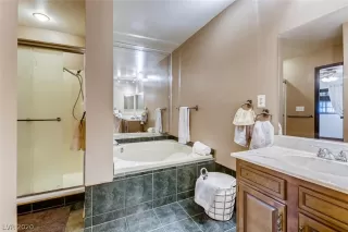 Photo #5: 2179969 Listing