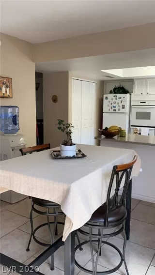 Photo #4: 2180042 Listing