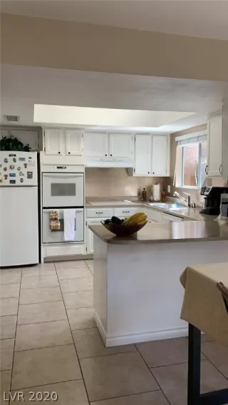 Photo #5: 2180042 Listing