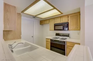 Photo #6: 2180114 Listing