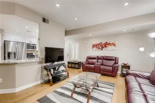 Photo #5: 2180505 Listing