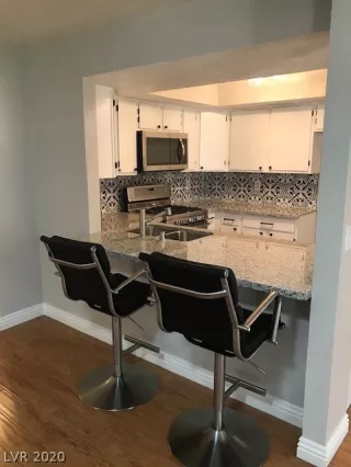 Photo #3: 2180676 Listing 