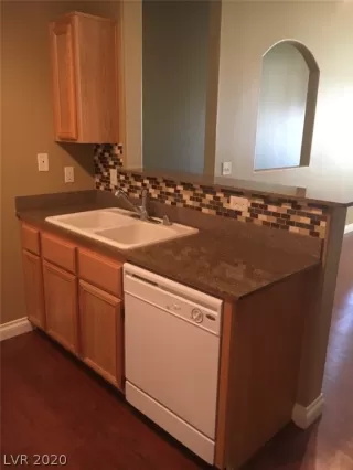 Photo #4: 2180704 Listing