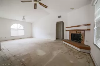 Photo #5: 2180827 Listing