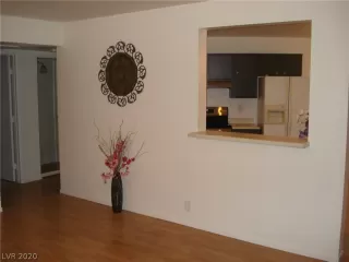 Photo #4: 2180930 Listing 