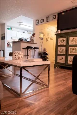 Photo #4: 2181103 Listing 