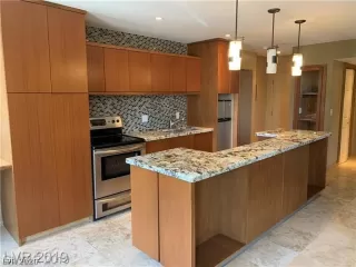 Photo #2: 2181269 Listing