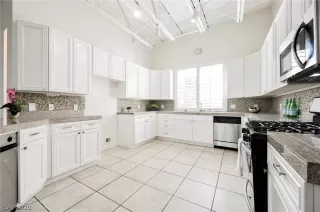 Photo #3: 2181307 Listing