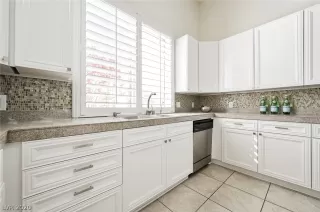 Photo #4: 2181307 Listing
