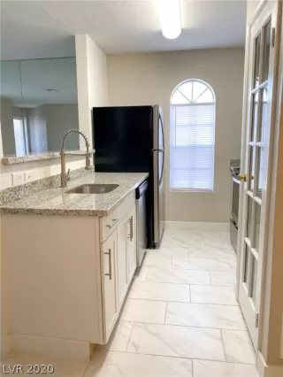 Photo #4: 2181370 Listing