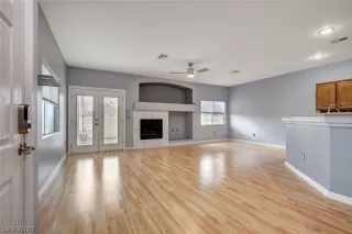 Photo #4: 2182528 Listing