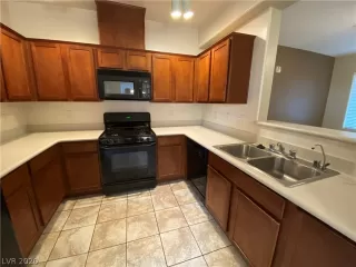 Photo #5: 2182671 Listing