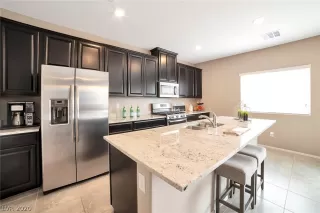 Photo #2: 2183202 Listing