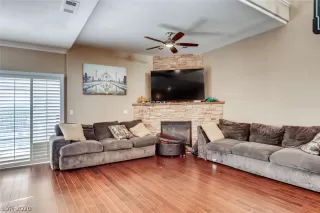 Photo #3: 2183423 Listing