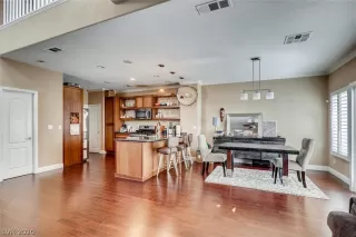 Photo #4: 2183423 Listing