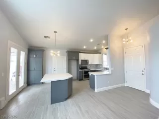 Photo #1: 2183436 Listing 