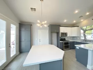 Photo #2: 2183436 Listing 