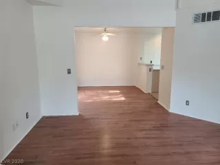 Photo #4: 2183490 Listing